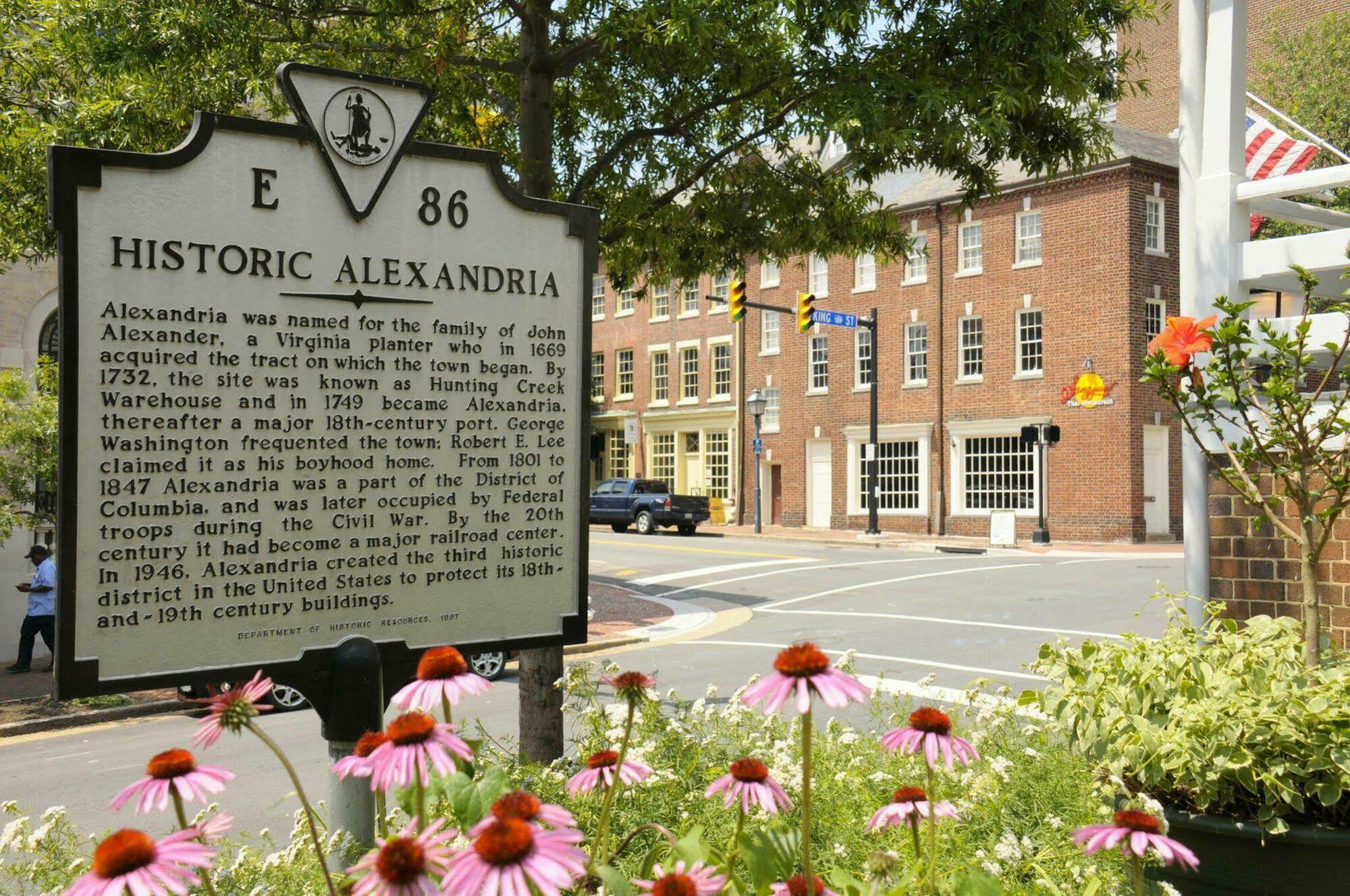 Hampton Inn Alexandria/Old Town Exterior photo